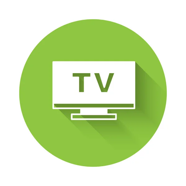 Beyaz Akıllı TV simgesi uzun gölge arkaplanı ile izole edildi. Televizyon tabelası. Yeşil daire düğmesi. Vektör — Stok Vektör