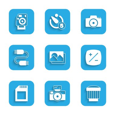 Fotoğraf çerçevesi, flaşlı kamera, fotoğraf objektifi, pozlama tazminatı, SD kart, USB kablo kablosu ve simgeyi ayarla. Vektör