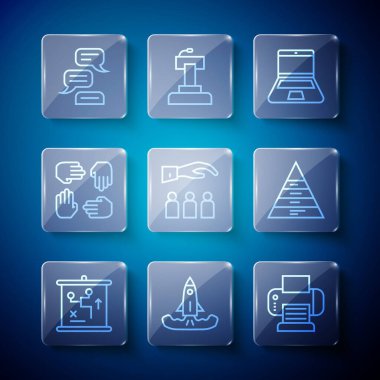 Hat Planlama Stratejisi Konsepti, Roket, Yazıcı, Laptop, Çalışan Patron, Proje Ekibi Üssü, Konuşma Balonu Sohbeti ve Piramit Grafikleri Bilgi Simgesi. Vektör