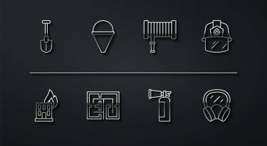 Ateş küreği, yanan binada, itfaiyeci kaskı, yangın söndürücü, tahliye planı, koni kovası, gaz maskesi ve hortum makarası ikonu. Vektör