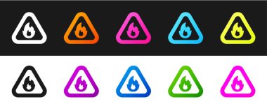 Siyah ve beyaz arkaplanda izole edilmiş üçgen ikonunda ateş yak. Yanıcı madde için uyarı işareti. Vektör