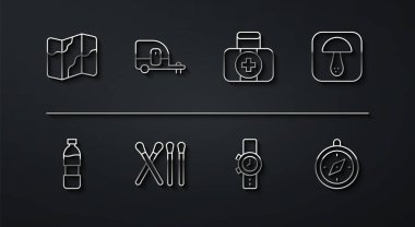 Haritada kamp ve yürüyüş hattı, bir şişe su, mantar, kol saati, kibrit çöpü, karavan, pusula ve ilk yardım çantası ikonu. Vektör