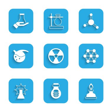 Radyoaktifi, şişedeki zehri, alkolü veya ruh yakıcıyı, molekülü, kimyasal patlamayı test tüpünü, şişeyi ve ikonu ayarlayın. Vektör