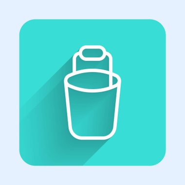 Beyaz çizgi Bucket simgesi uzun gölge arkaplanı ile izole edildi. Temizlik hizmeti konsepti. Yeşil kare düğmesi. Vektör