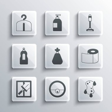 Robot elektrikli süpürge, sünger, tuvalet kağıdı, çöp torbası, pencereler için lastik, bulaşık deterjanı, gardırop ve süpürge ikonu hazırlayın. Vektör