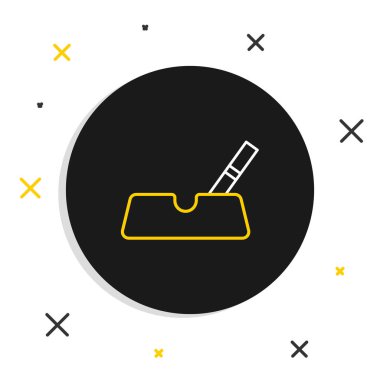 Beyaz arka planda sigara ikonu olan çizgi küllüğü. Renkli taslak konsepti. Vektör