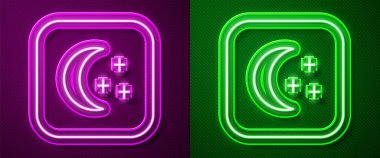 Parlayan neon hattı Ay ve yıldızların simgesi mor ve yeşil arkaplanda izole edildi. Bulutlu gece işareti. Uyku rüyalarının sembolü. Dolunay. Gece ya da yatak zamanı tabelası. Vektör