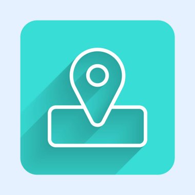 Kamp ya da turlar için beyaz çizgi konumu ve uzun gölgeli seyahat ikonu. Yeşil kare düğmesi. Vektör.