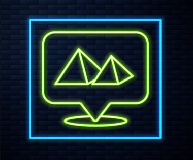 Parlayan neon hattı Mısır piramitleri, tuğla duvar arka planında izole edilmiş bir simge. Antik Mısır 'ın sembolü. Vektör.