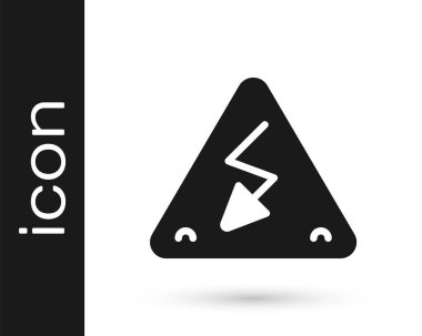 Siyah Yüksek Voltaj işareti simgesi beyaz arkaplanda izole edildi. Tehlike sembolü. Üçgendeki ok. Uyarı simgesi. Vektör.