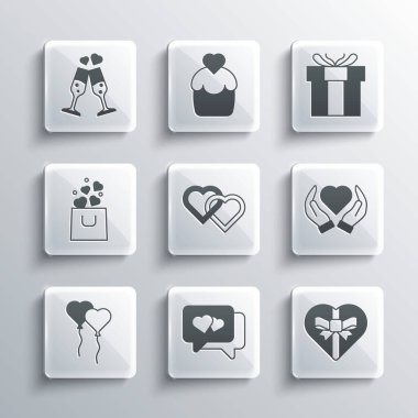 Candy Heart 'ın konuşma baloncuğu şeklindeki kalp şeklindeki kutu eli İki Bağlı Kupa Balonu şeklinde bir alışveriş torbası, içinde de cam şampanya ve hediye ikonu var. Vektör.