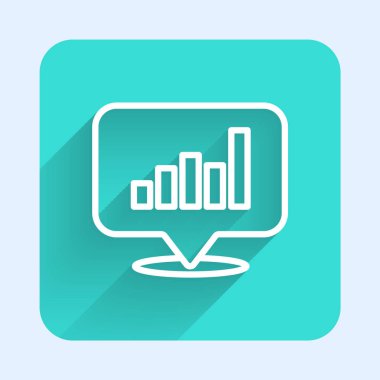 Beyaz çizgi pasta şeması bilgi simgesi uzun gölge arkaplanı ile izole edildi. Diyagram çizelgesi. Yeşil kare düğmesi. Vektör.