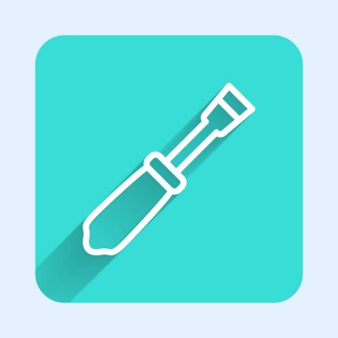 Beyaz çizgi tornavida simgesi uzun gölge arkaplanı ile izole edildi. Servis aracı sembolü. Yeşil kare düğmesi. Vektör.