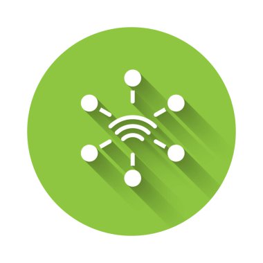 Beyaz Ağ simgesi uzun gölge arkaplanı ile izole edildi. Genel ağ bağlantısı. Küresel teknoloji ya da sosyal ağ. Noktaları ve çizgileri birleştiriyorum. Yeşil daire düğmesi. Vektör