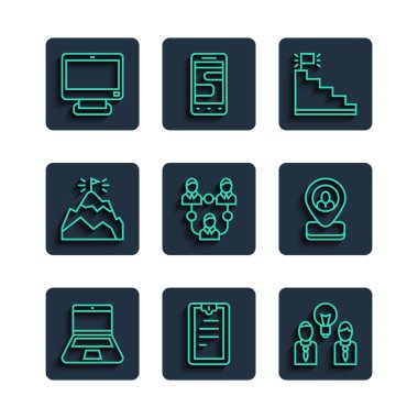 Dizüstü bilgisayarın panosunu kontrol listesi ile ayarla Halkın Ampul Merdiveni bitirme Projesi Ekibi Dağ Üssü Bilgisayar monitörü ve İşçi konumu simgesi. Vektör.