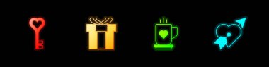 Anahtarı kalp şeklinde hediye kutusuna, kahve fincanına ve Amour 'u ok ikonuna ayarla. Vektör.