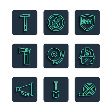 Megafon yangın küreği hortumu acil durum. 911 'i arayın. Alarm zilini çalın. Yangın söndürücü baltası ve kask ikonu. Vektör.