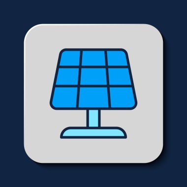 Doldurulmuş Güneş enerjisi simgesi mavi arkaplanda izole edilmiş. Yıldırım sembollü güneş. Vektör.