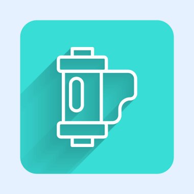 Beyaz çizgi kamerası eski film rulo kartuş ikonu uzun gölge arkaplan izole. 35 mm 'lik film kutusu. Film şeridi fotoğrafçı ekipmanı. Yeşil kare düğmesi. Vektör.