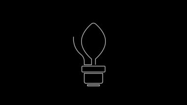 Siyah zemin üzerinde yaprak simgesi olan beyaz çizgi lambası. Çevre enerjisi kavramı. Alternatif enerji kavramı. 4K Video hareketli grafik canlandırması.