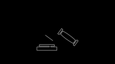 Beyaz çizgi yargıcı Tokmak simgesi siyah arkaplanda izole edildi. Gavel cezaların, faturaların, mahkemenin, adaletin hükmünü verecek. Açık arttırma çekici. 4K Video hareketli grafik canlandırması.