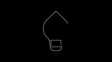 Siyah zemin üzerinde yaprak simgesi olan beyaz çizgi lambası. Çevre enerjisi kavramı. Alternatif enerji kavramı. 4K Video hareketli grafik canlandırması.