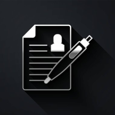 Siyah arkaplanda Silver Resume simgesi izole edildi. Özgeçmiş başvurusu. Profesyonel personel aranıyor. Personel analizi devam ediyor. Uzun gölge tarzı. Vektör.