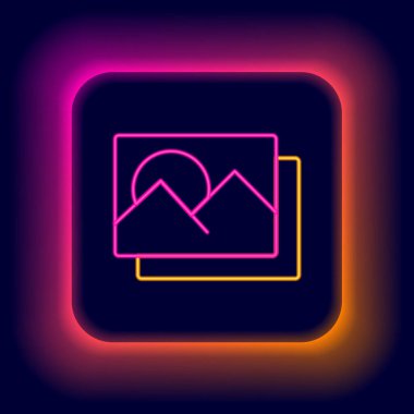 Parlayan neon çizgisi Resim çerçeve simgesi siyah arkaplanda izole edildi. Vintage boş fotoğraf çerçevesi. Renkli taslak konsepti. Vektör.