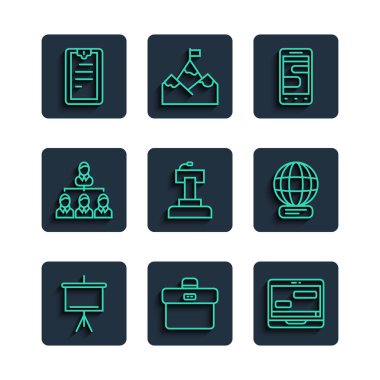 Dizüstü bilgisayardaki Chalkboard sohbet mesajlarını kontrol listesi ve dünya çapında simgesi olan Tribün Hiyerarşi organogram panosuna yerleştir. Vektör.