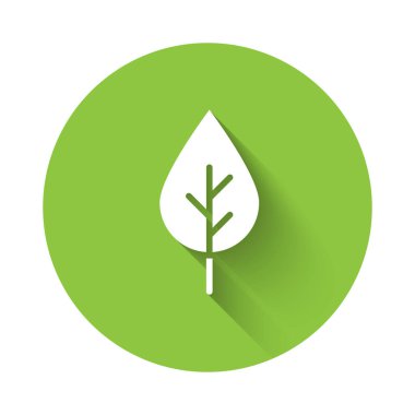 Beyaz Yaprak Çevre sembolü uzun gölge arkaplanı ile izole edilmiş. Pankart, etiket, etiket, logo, çevre yeşili etiketi. Yeşil daire düğmesi. Vektör.