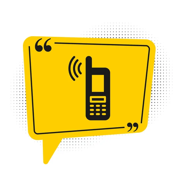 白の背景に隔離された無料のWi Fiワイヤレス接続アイコンを持つブラックスマートフォン ワイヤレス技術 Fi接続 ワイヤレスネットワーク 黄色のスピーチバブルシンボル ベクトル — ストックベクタ