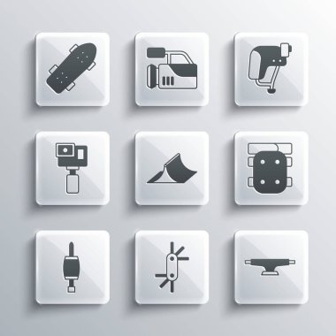 Aracın alen anahtarlarını ayarlayın. Kaykay tekerleği, dizlik, tornavida parkı kamera ve kask simgesi. Vektör.