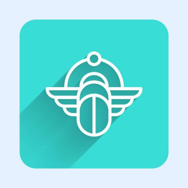 Beyaz çizgi Mısırlı Scarab ikonu uzun gölge arkaplan izole. Kanatlı böcek ve güneş böceği. Yeşil kare düğmesi. Vektör.