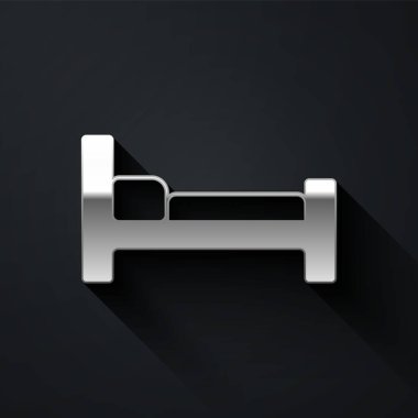Siyah arkaplanda gümüş yatak simgesi var. Uzun gölge tarzı. Vektör.