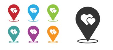 Beyaz arkaplanda kalp simgesi olan siyah harita işaretçisi. Sevgililer Günü. Aşk yeri. Romantik harita iğnesi. Simgeleri renklendirin. Vektör.