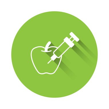 Genetik olarak modifiye edilmiş, uzun gölgeli bir elma ikonu. GDO meyvesi. Elmaya şırınga enjekte ediliyor. Yeşil daire düğmesi. Vektör.