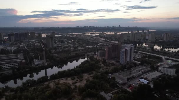 Vista Aérea Hermosa Ciudad Kiev Río Dnieper Atardecer Paisaje Panorámico — Vídeos de Stock