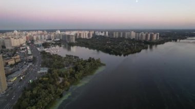 Kiev 'deki Dinyeper üzerinde yaz mevsiminden güzel bir uçuş.