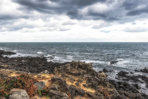 Costa Rocosa Isla Biyangdo Udo Tomada Durante Clima Tormentoso — Foto de Stock