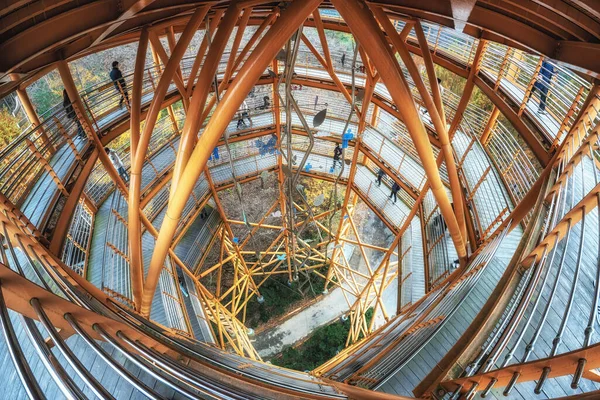 Jangtaesan Eğlence Ormanı Skytower tepeden görüldü. Daejeon, Güney Kore 'de çekildi.