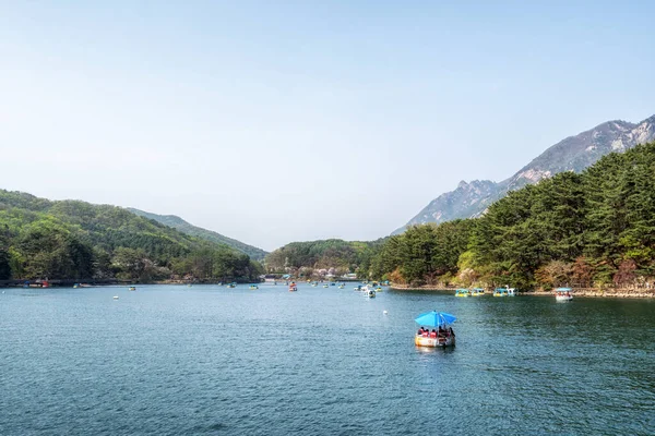 三江湖风景在南韩的波川 波川有名的湖 有供出租的船 — 图库照片
