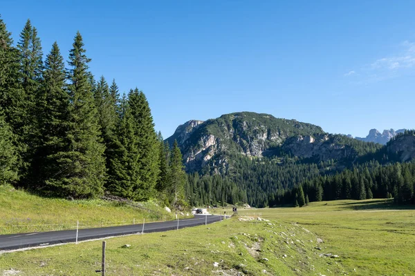 Car Roads Winding Dolomites Mountain Italy — Foto Stock