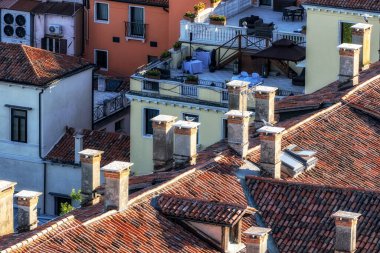 Venedik 'in çatıları Venedik, İtalya' daki San Marco Plaza 'da Campanile di San Marco' dan izleniyor..