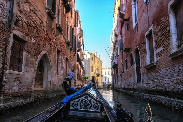 Venedik Kanalı Manzarası Gondol Yolculuğundaki Köprüler Venedik Talya — Stok fotoğraf