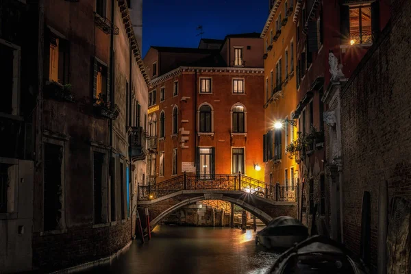 Venice Canal Bridge Boats Street Taken Night — стоковое фото