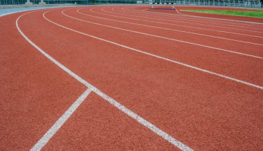 Turuncu kauçuk ile yapılan Atletizm parça lane