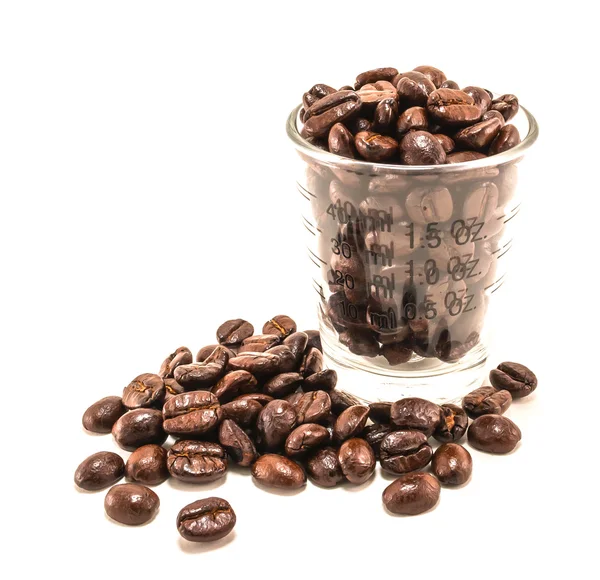 Grãos de café na xícara — Fotografia de Stock