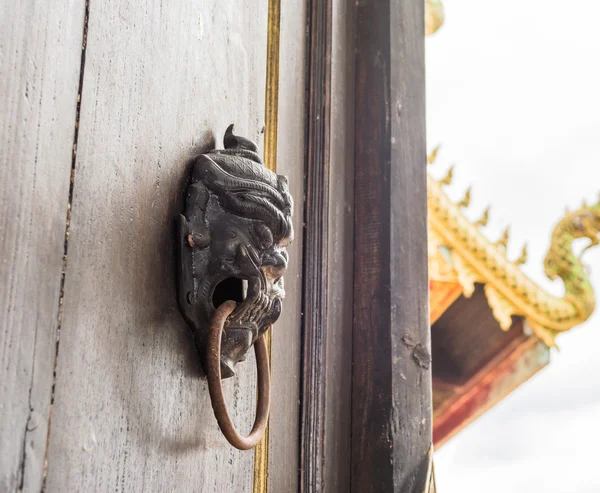 Tempel deur open om te zien van de gouden tempel — Stockfoto