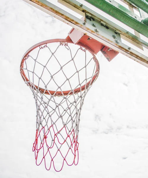 Piros Kosárlabda Hoop Fehér Felhő — Stock Fotó
