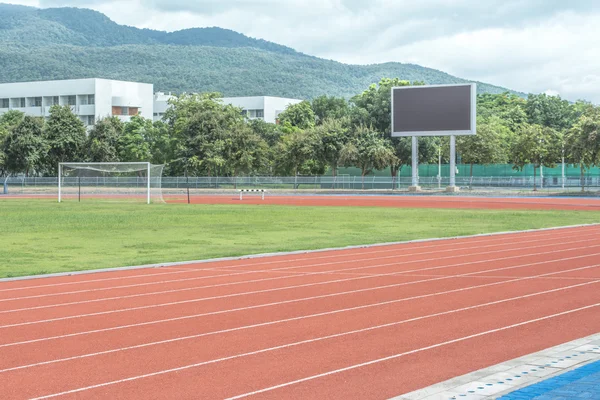 Atletická dráha lane s oranžové gumové — Stock fotografie